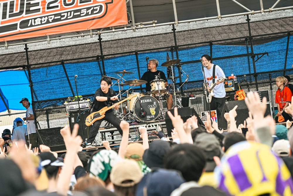 OVER ARM THROW ライブ写真 1