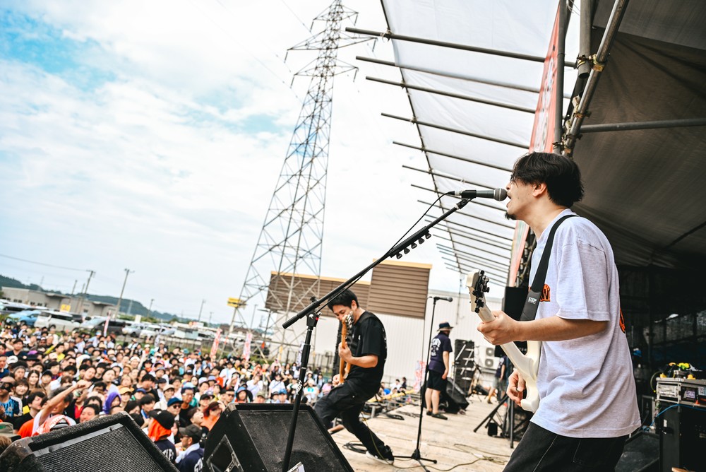 OVER ARM THROW ライブ写真 2