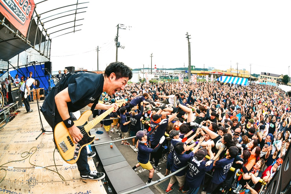 OVER ARM THROW ライブ写真 3
